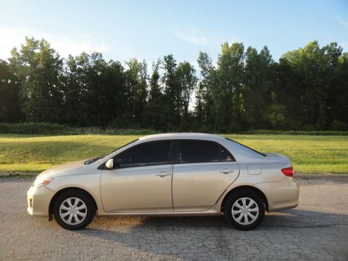 Used 2011 Toyota Corolla LE image 5