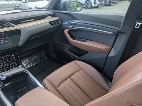 Used 2024 Audi Q8 e-tron Premium Plus w/ Premium Plus Package AWD/4WD image 30