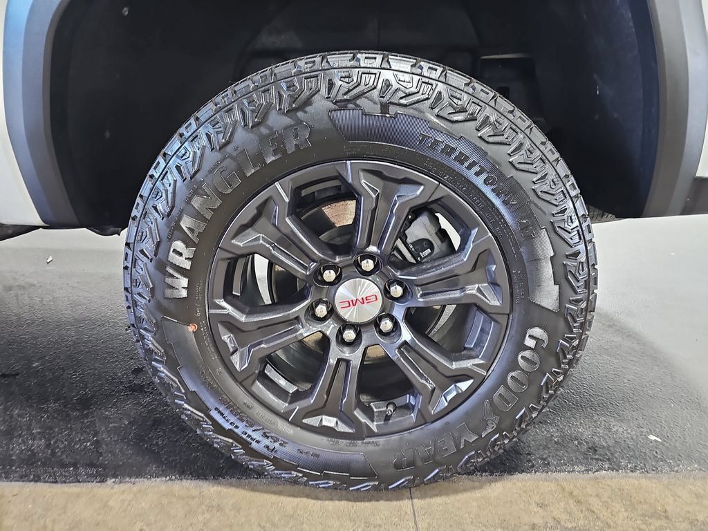 Used 2024 GMC Canyon Elevation w/ Convenience Package AWD/4WD image 33