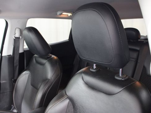 Used 2018 Jeep Compass Latitude w/ Popular Equipment Group FWD image 4
