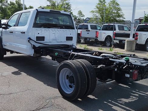 New 2025 Ford F550 4x4 Crew Cab image 5