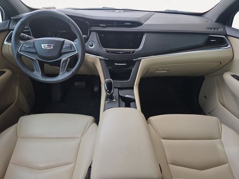 Used 2018 Cadillac XT5 FWD image 2