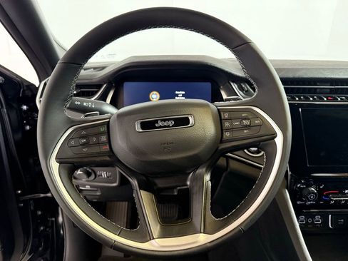 New 2025 Jeep Grand Cherokee Altitude AWD/4WD image 19