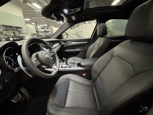 New 2025 Alfa Romeo Stelvio Sprint image 5