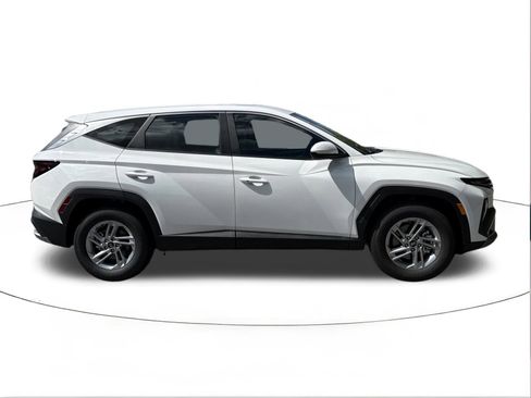 New 2026 Hyundai Tucson SE FWD image 2
