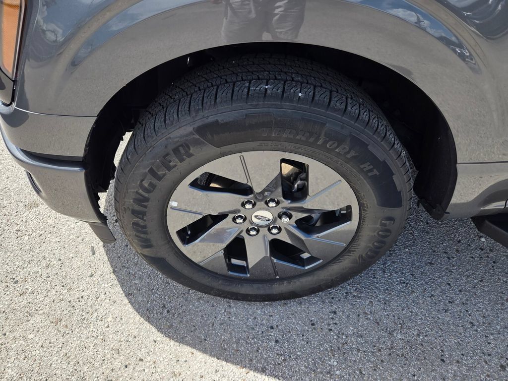 Used 2025 Ford F150 STX w/ Equipment Group 200A RWD image 4