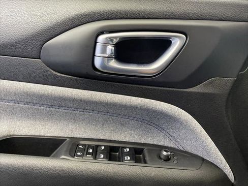 Certified 2024 Jeep Compass Latitude image 12