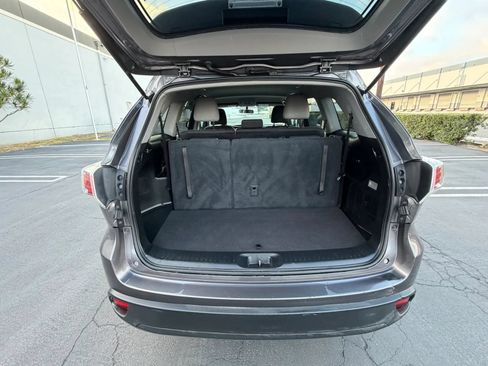 Used 2014 Toyota Highlander LE FWD image 14