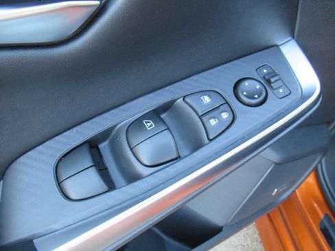 Used 2025 Nissan Sentra SR w/ SR Premium Package image 11