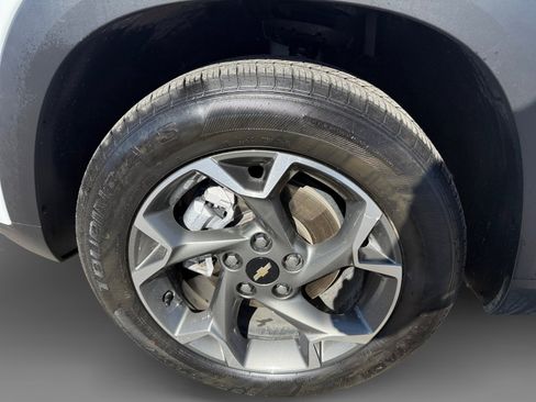 Used 2024 Chevrolet Trax LT FWD image 9