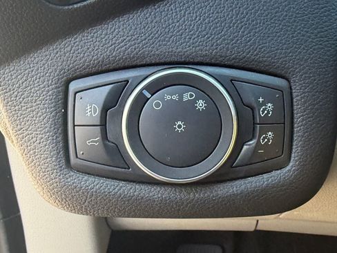 Used 2018 Ford Escape SE FWD image 9