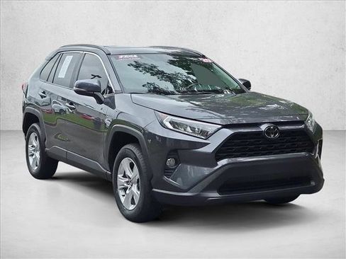 Used 2020 Toyota RAV4 XLE w/ Convenience Package FWD image 3