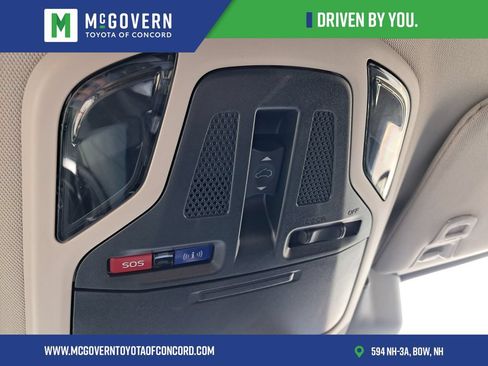 Used 2025 Subaru Outback Premium AWD/4WD image 31