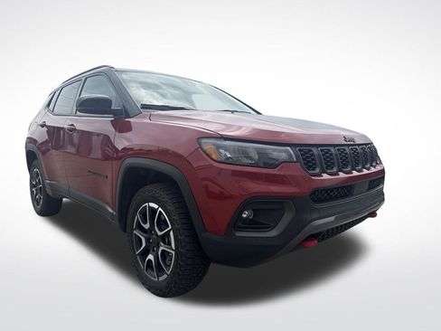 Used 2025 Jeep Compass Trailhawk AWD/4WD image 4