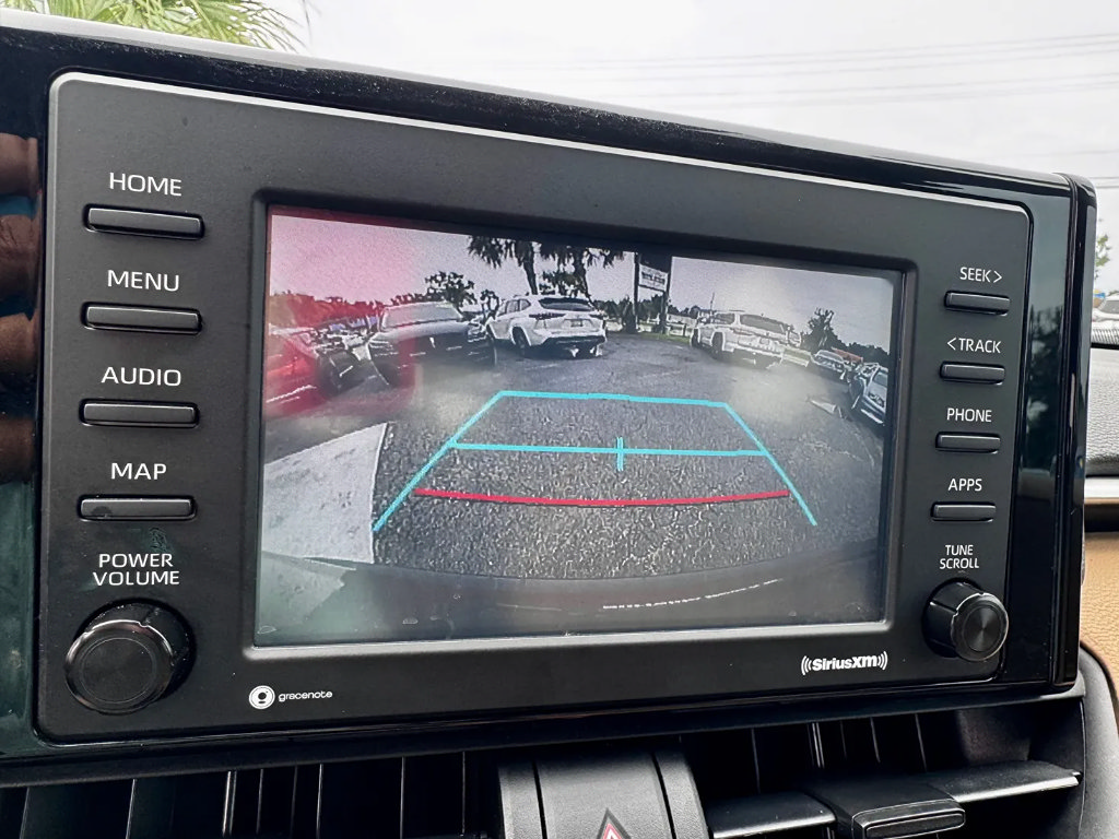Used 2020 Toyota RAV4 LE AWD/4WD image 11