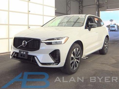 Used 2025 Volvo XC60 B5 Plus image 1