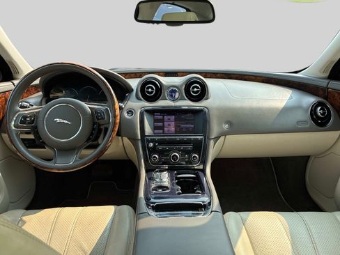 Used 2013 Jaguar XJ RWD image 19