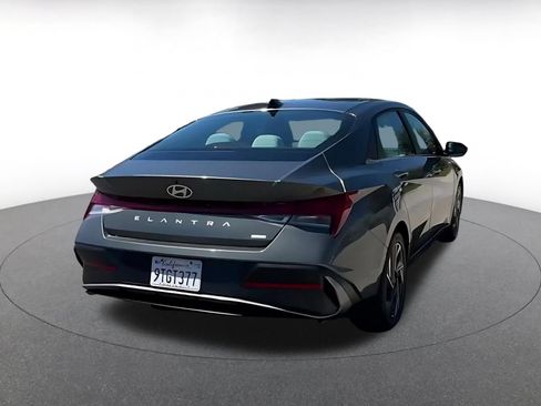 Used 2025 Hyundai Elantra Limited FWD image 14
