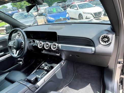 Used 2021 Mercedes-Benz GLB 250 w/ Premium Package image 9