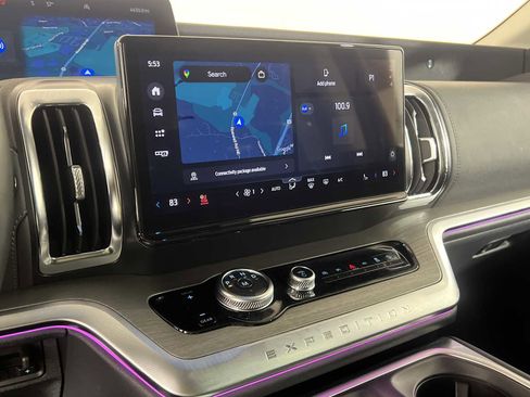 Used 2025 Ford Expedition Max Platinum w/ Driver's Package image 32