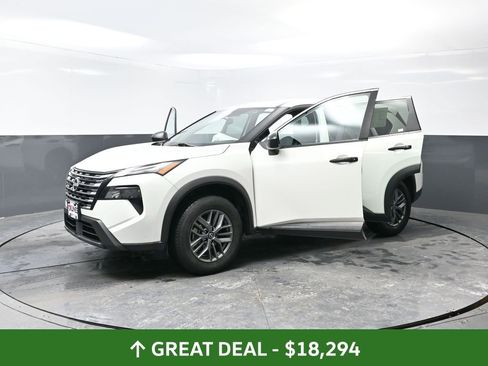 Used 2024 Nissan Rogue S image 57