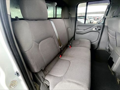 Used 2016 Nissan Frontier SV image 20