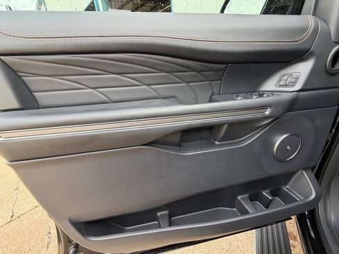 Used 2024 Ford Expedition Platinum RWD image 16
