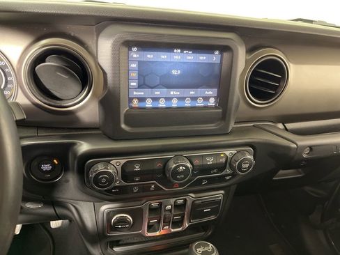 Used 2018 Jeep Wrangler Unlimited Sport S image 31