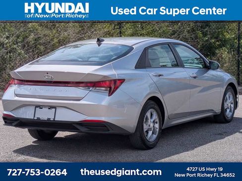 Used 2023 Hyundai Elantra SE w/ Cargo Package FWD image 5