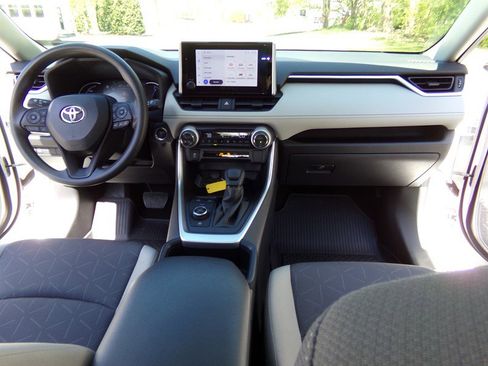 Used 2023 Toyota RAV4 XLE w/ Convenience Package image 20