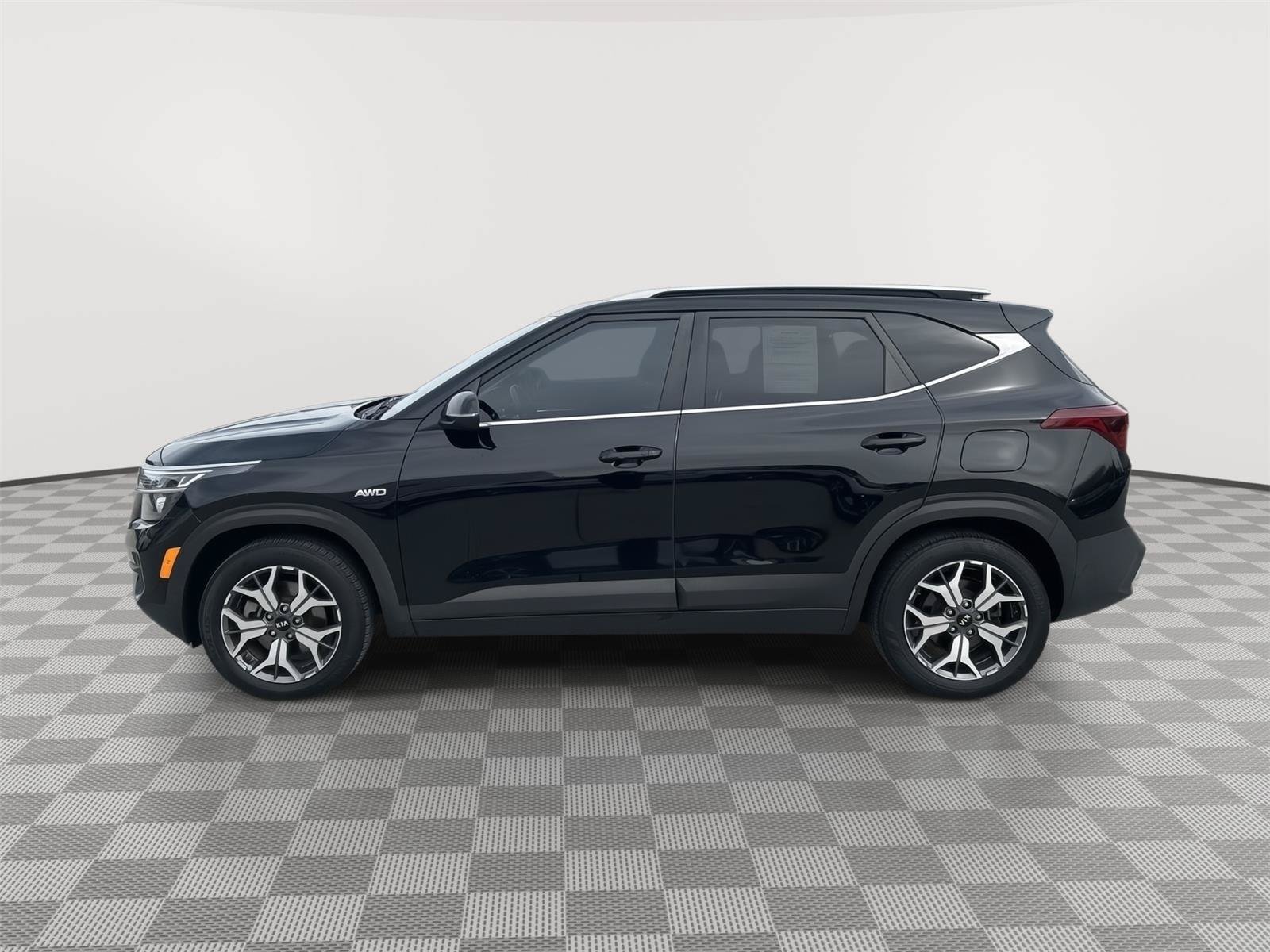 Used 2021 Kia Seltos EX AWD/4WD image 3
