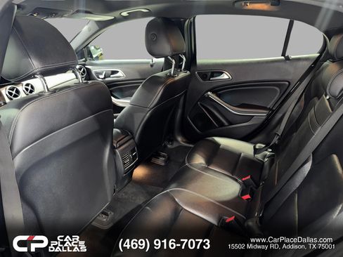 Used 2020 Mercedes-Benz GLA 250 4MATIC w/ Premium Package image 20