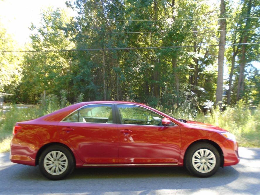 Used 2012 Toyota Camry LE FWD image 4