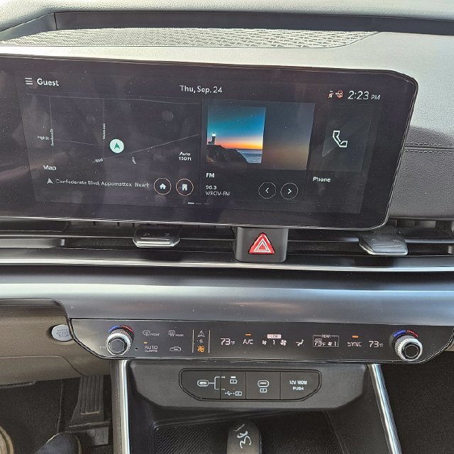 Used 2025 Kia Carnival FWD image 28