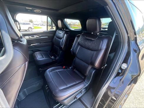 Used 2025 Ford Explorer Platinum w/ Ultimate Package AWD/4WD image 26