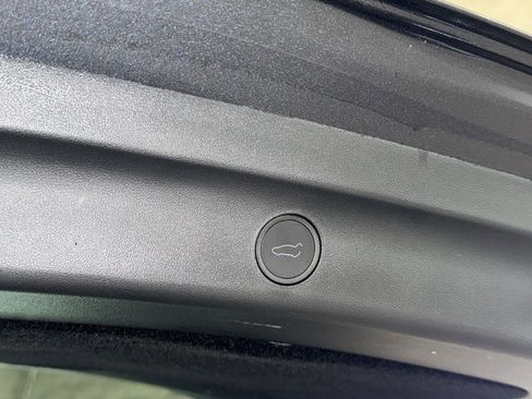 Used 2023 Tesla Model Y Performance image 14