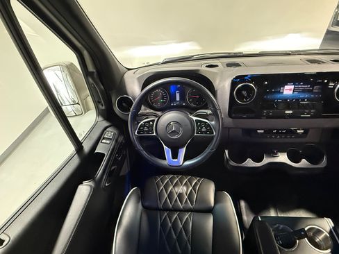 Used 2024 Mercedes-Benz Sprinter 2500 image 18