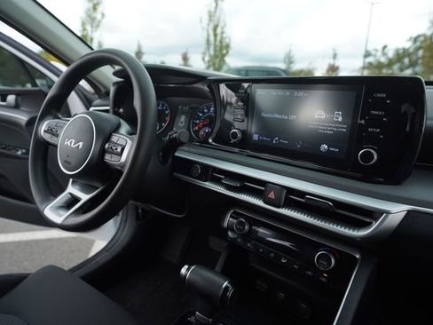 Used 2022 Kia K5 LXS image 30