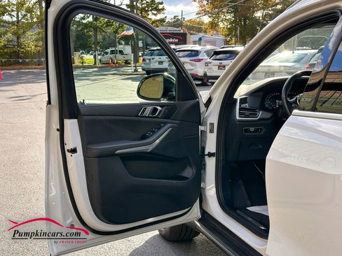 Used 2022 BMW X5 xDrive40i w/ Climate Comfort Package image 27