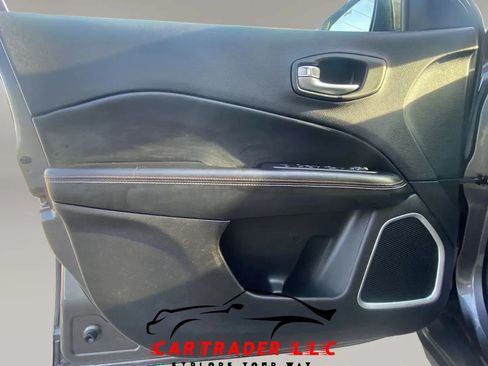 Used 2019 Jeep Compass Latitude w/ Popular Equipment Group FWD image 13