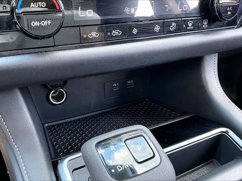 Used 2025 Nissan Pathfinder SV FWD image 31