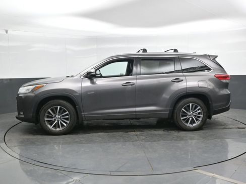 Used 2017 Toyota Highlander AWD V6 image 9