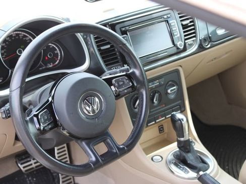 Used 2013 Volkswagen Beetle Turbo 60's Edition FWD image 4