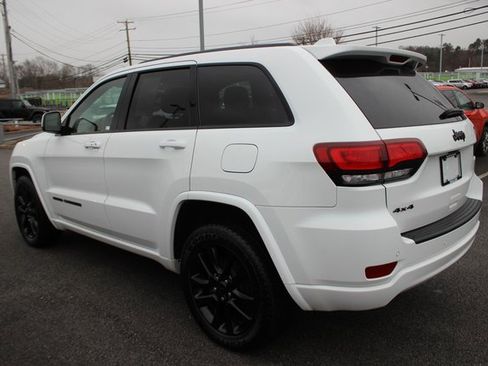 Used 2021 Jeep Grand Cherokee Laredo X image 3