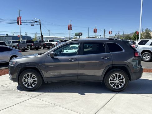 Used 2019 Jeep Cherokee Latitude Plus w/ Comfort/Convenience Group AWD/4WD image 2