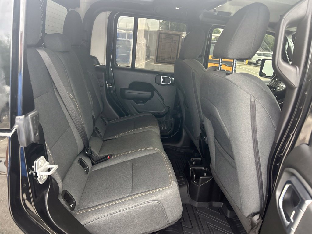 Used 2025 Jeep Gladiator Sport AWD/4WD image 27