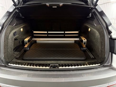 Used 2017 Bentley Bentayga AWD/4WD image 23