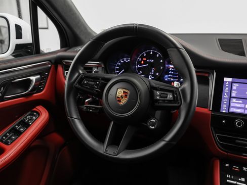 Used 2022 Porsche Macan GTS image 39