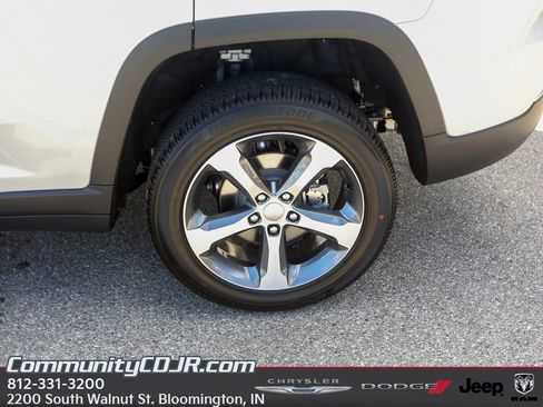 New 2025 Jeep Grand Cherokee Limited AWD/4WD image 4