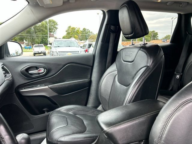 Used 2021 Jeep Cherokee Latitude Lux w/ Sun & Sound Group AWD/4WD image 32